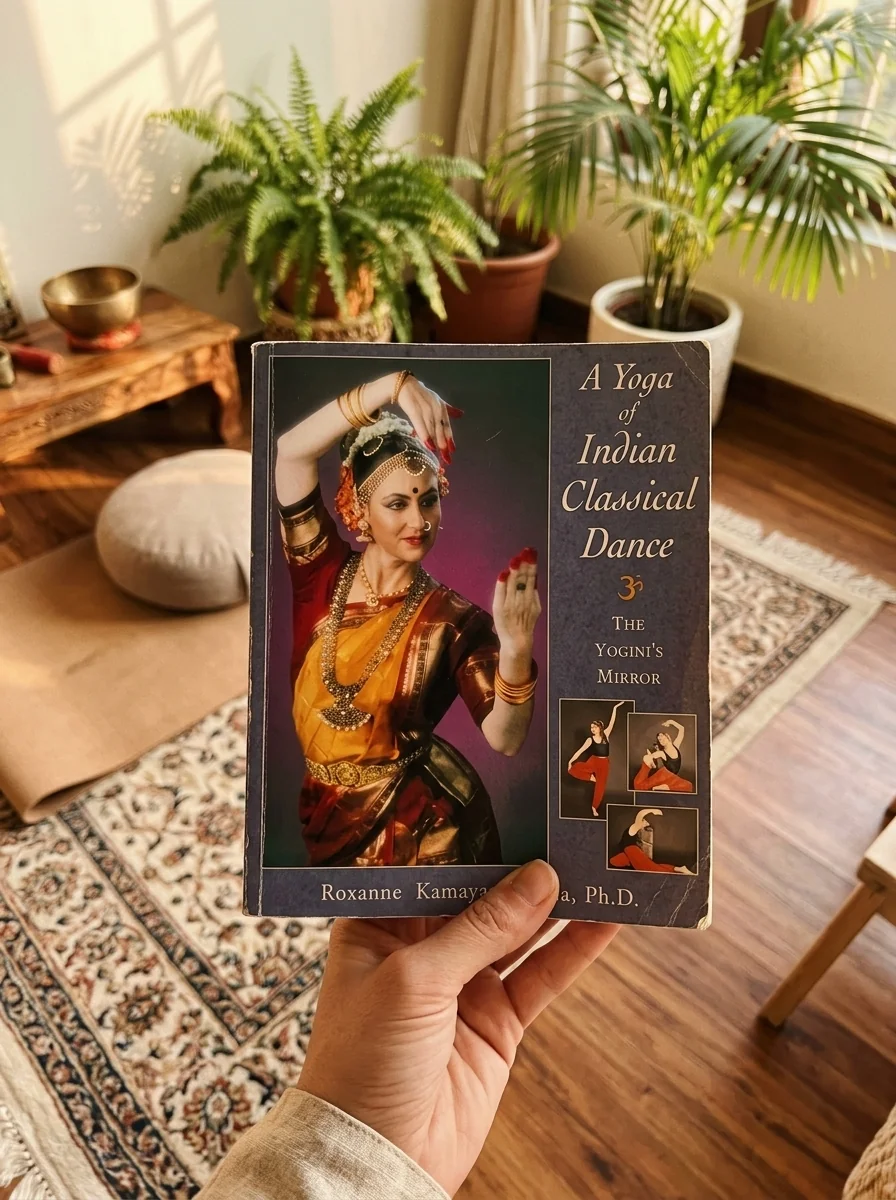 A Yoga of Indian Classical Dance: The Yogini's Mirror (Original) — photo 2