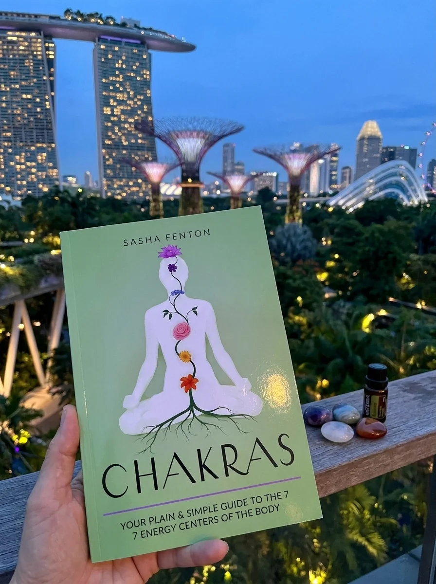 Chakras: Your Plain & Simple Guide to the 7 Energy Centers of the Body Fenton, Sasha — photo 2