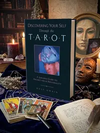 Discovering Your Self Through the Tarot: A Jungian Guide to Archetypes and Personality (Original) — photo 1
