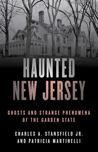 Haunted New Jersey: Ghosts and Strange Phenomena of the Garden State Martinelli, Patricia A
