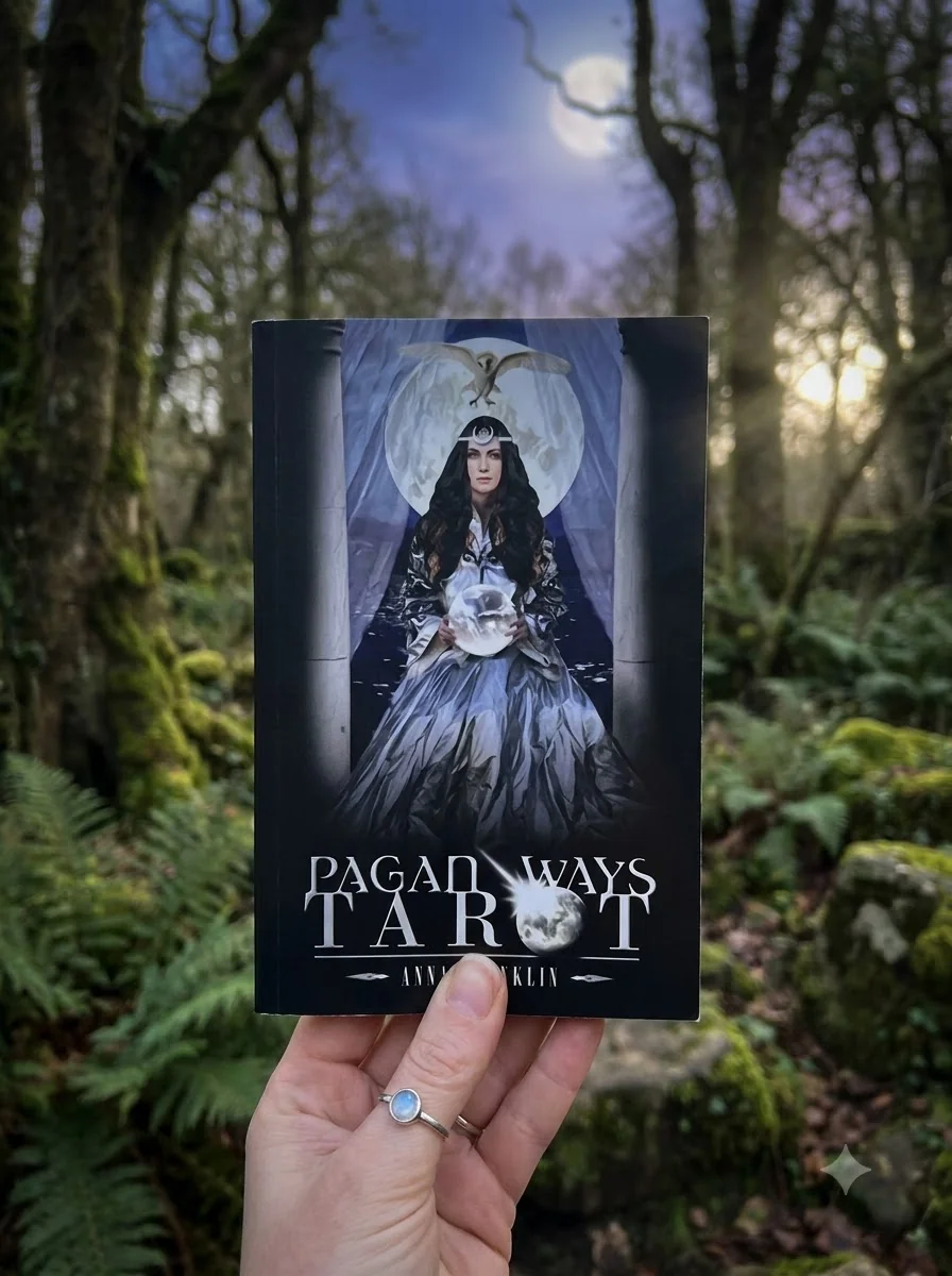 Pagan Ways Tarot: (Tarot Kit Box Set with 78 Cards and Guide Book) — photo 2