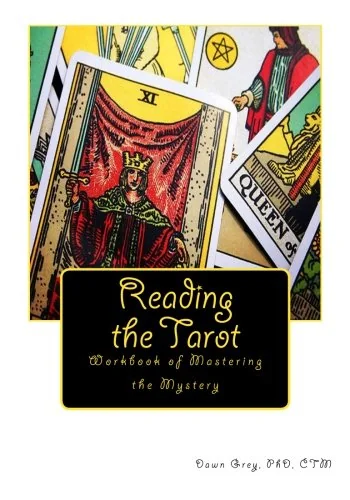 Reading the Tarot: Workbook of Mastering the Mystery — photo 3