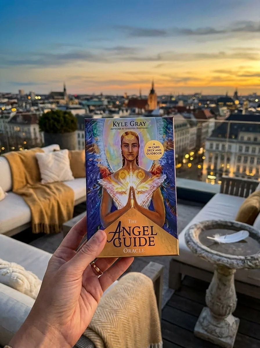 The Angel Guide Oracle: A 44-Card Deck and Guidebook — photo 2