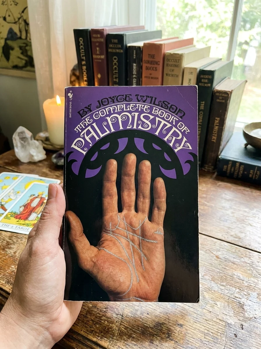 The Complete Book of Palmistry — photo 2