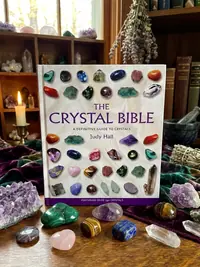 The Crystal Bible: A Definitive Guide to Crystals Hall, Judy — photo 1