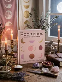 The Moon Book: Lunar Magic to Change Your Life — photo 1