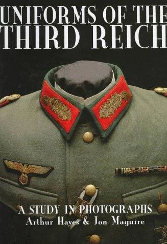 Uniforms of the Third Reich: A Study in Photographs Hayes, Arthur